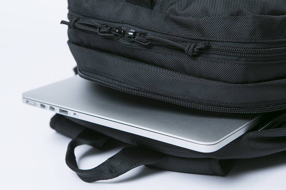 New Era 28L Black Smart Pack - Image 6