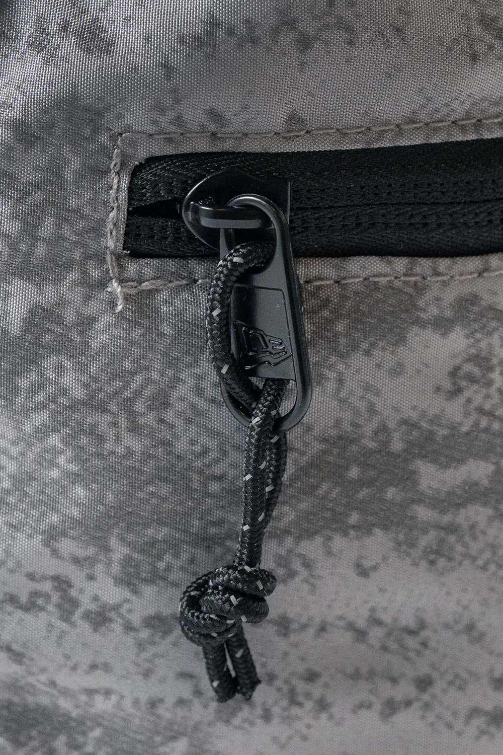 New Era Comic Space Drawstring Cross Body Bag - Image 3