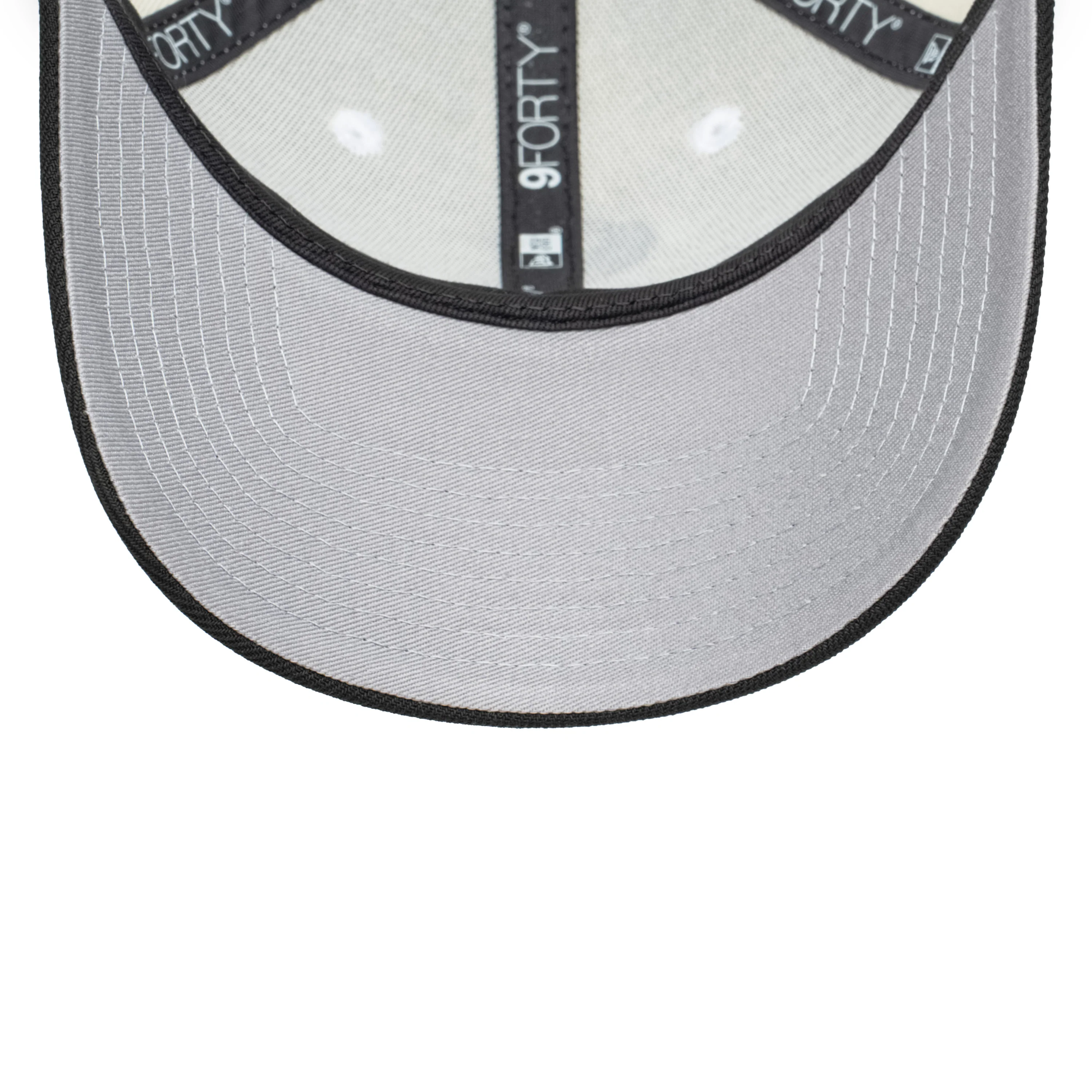 9FORTY Chicago White Sox World Series 2005 2-Tone Black Visor Chrome White Snapback - Image 7